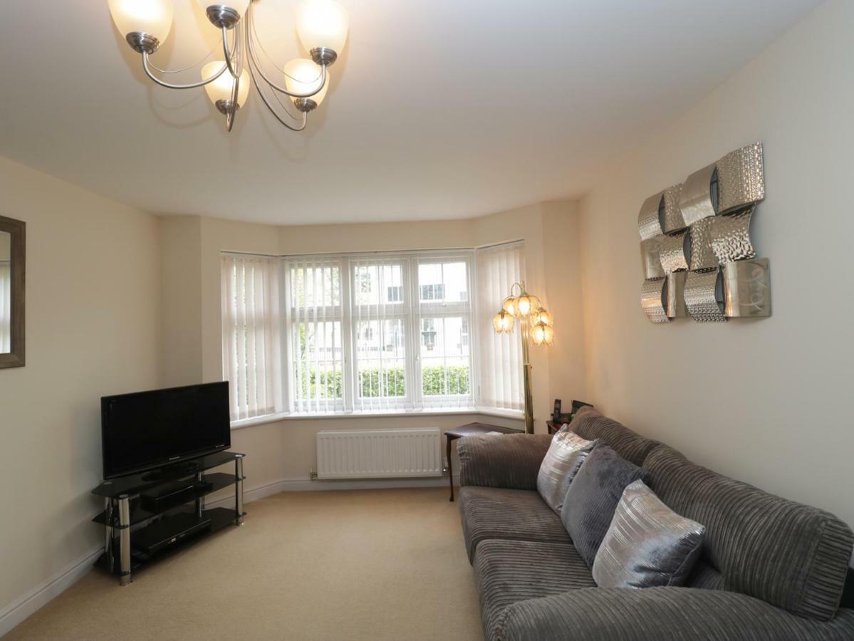 House Martins Villa Devizes Exterior photo